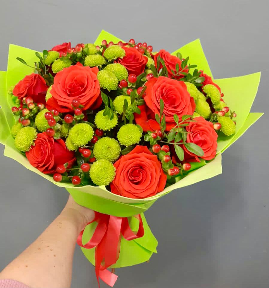 Букет цветов из: Хризантемы и Розы в Новое