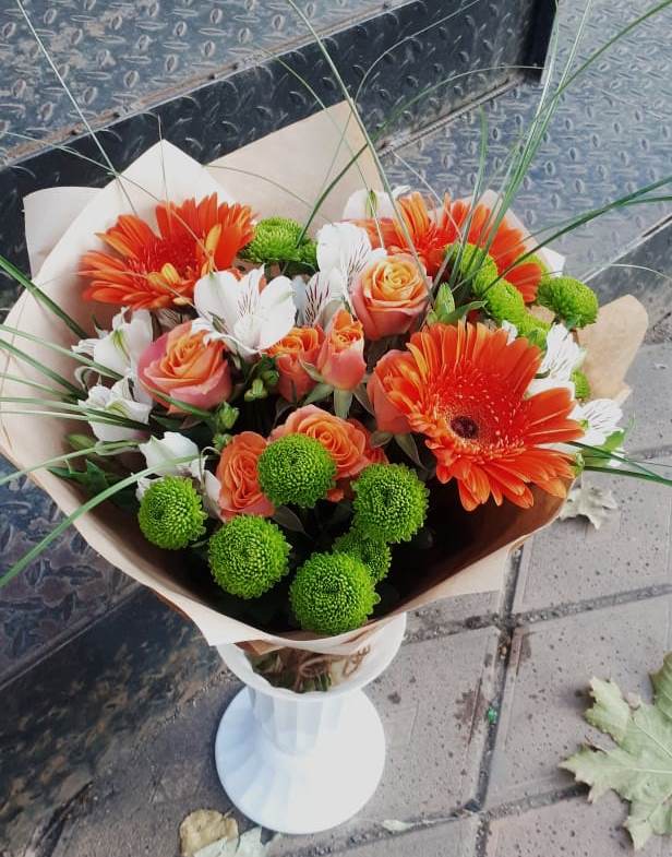Букет цветов из: Герберы, Хризантемы, Альстромерии и Розы в Новое