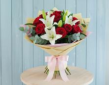 Букет цветов из:  Лилии и Розы в Новое