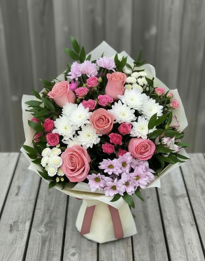 Букет цветов из: Альстромерии, Гвоздики, Розы и Хризантемы в Новое