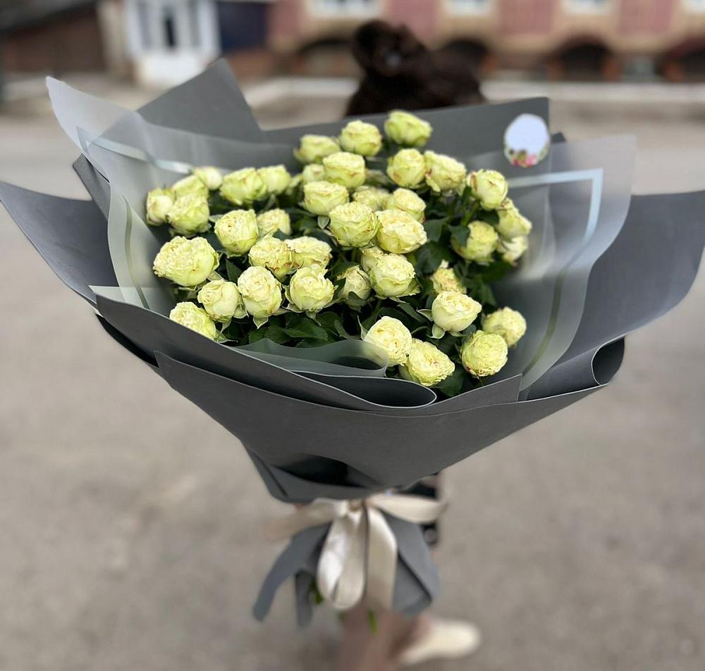 Белые кустовые розы Солинеро в Новое Букет Белые кустовые розы Солинеро в Новое