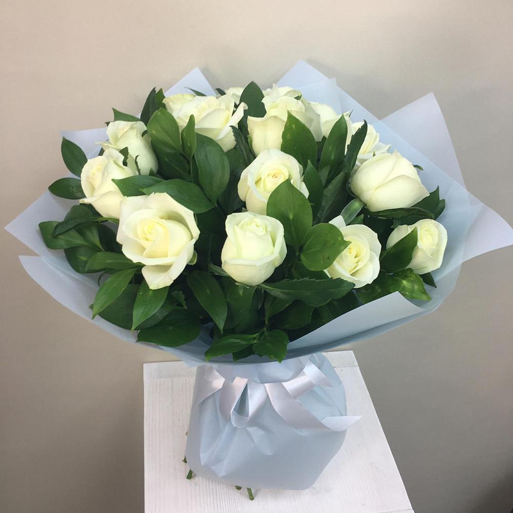 Букет 15 Белых роз Проуд в Новое