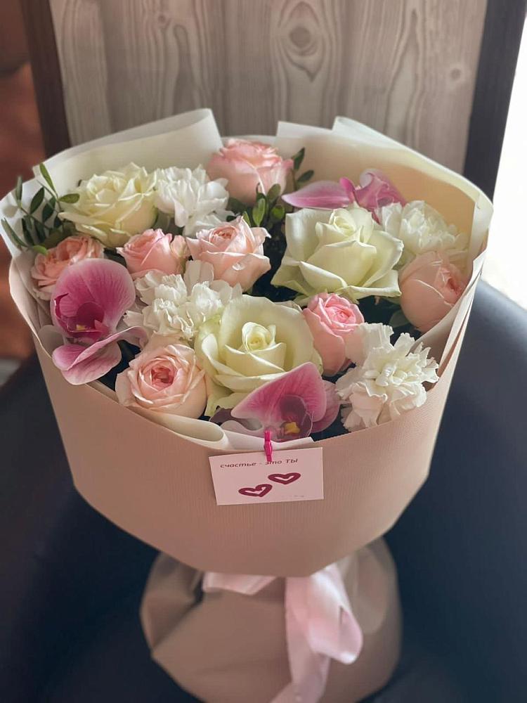 Букет цветов из: Орхидеи, Розы и Гвоздики в Новое