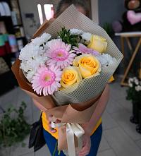 Букет цветов из:  Герберы, Розы и Хризантемы в Новое