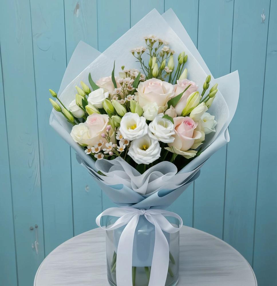 Букет цветов из: Розы и Лизиантусы в Новое