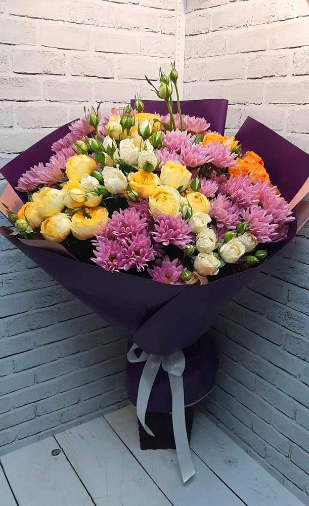 Букет цветов из: Хризантемы и Розы в Новое