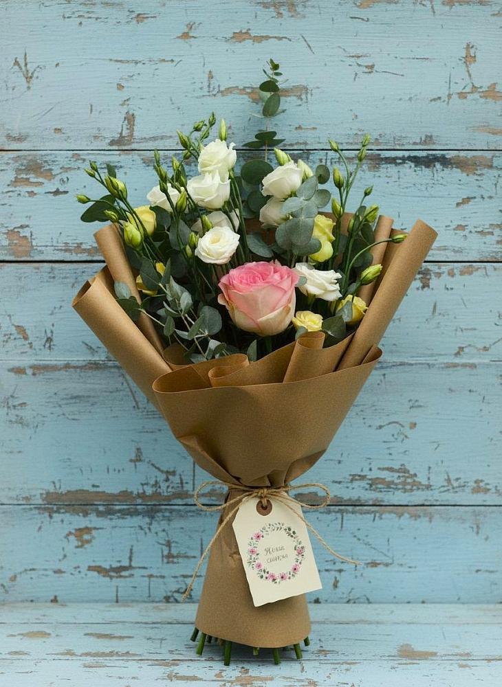 Букет цветов из: Розы и Лизиантусы в Новое