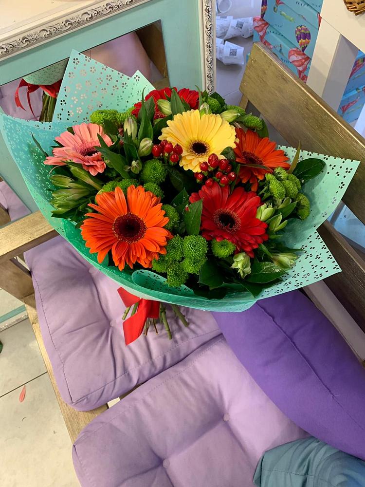 Букет цветов из: Герберы, Хризантемы и Альстромерии в Новое