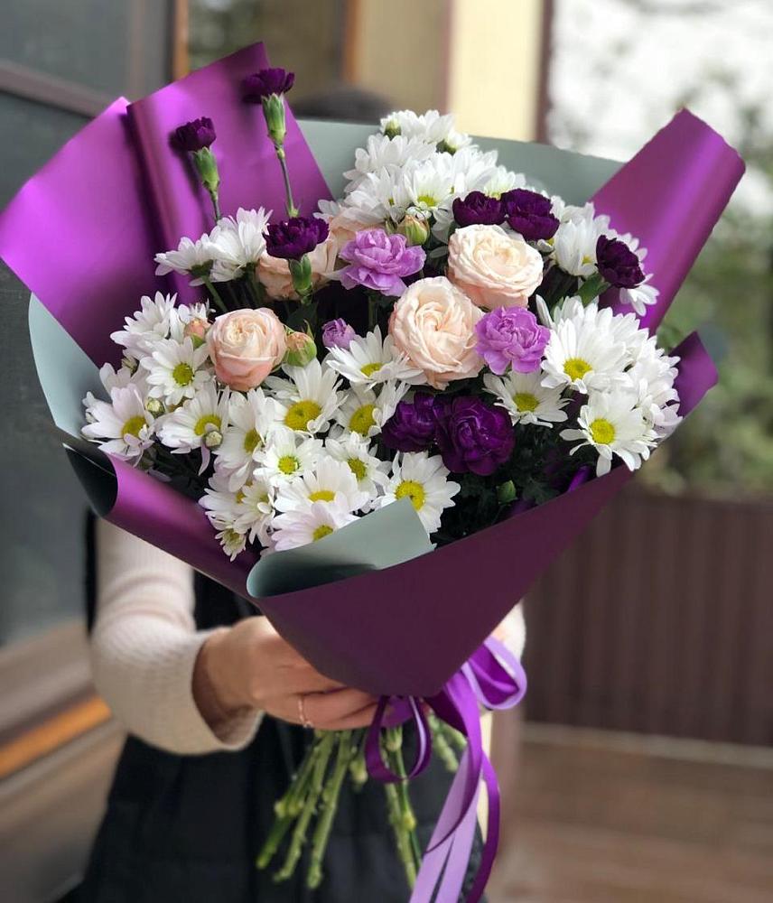 Букет цветов из: Хризантемы, Гвоздики и Розы в Новое