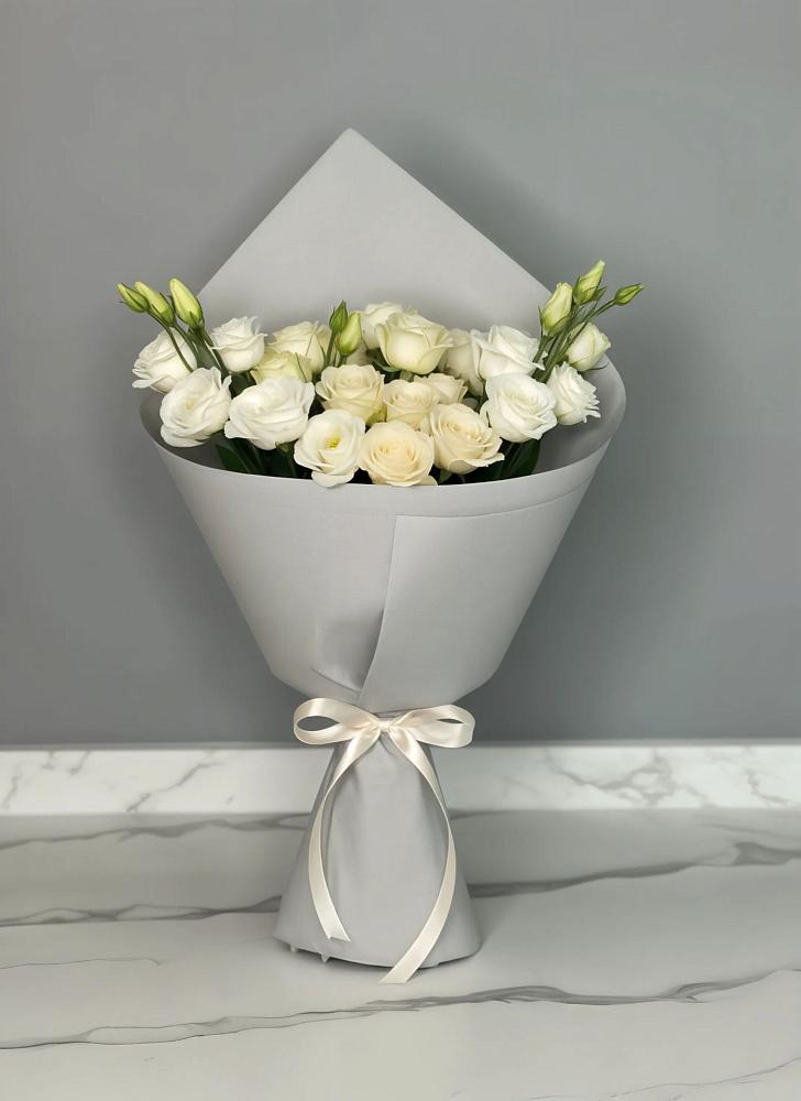 Букет цветов из: Розы и Лизиантусы в Новое