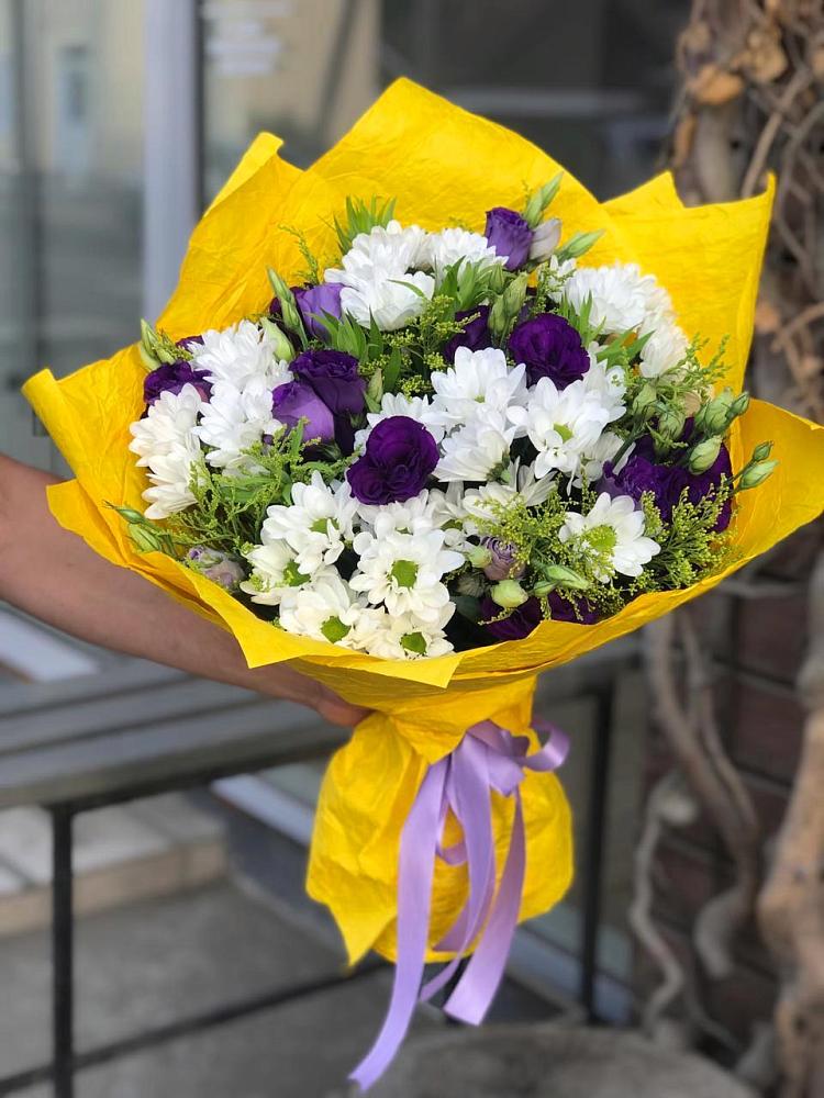 Букет цветов из: Ирисы, Хризантемы и Ромашки в Новое
