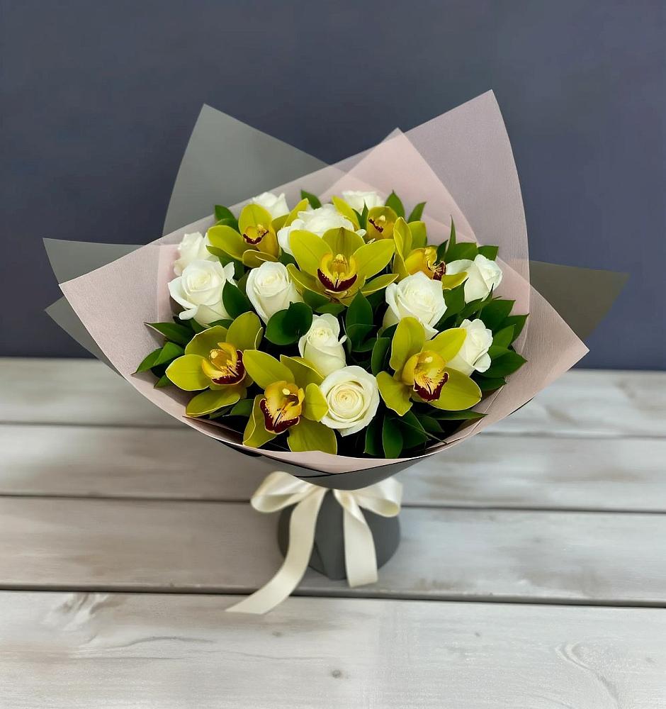 Букет цветов из: Орхидеи и Розы в Новое