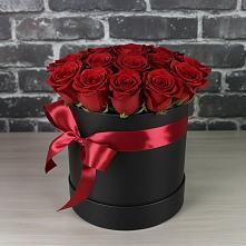 Цветочная композиция из Розы в шляпной коробке в Новое