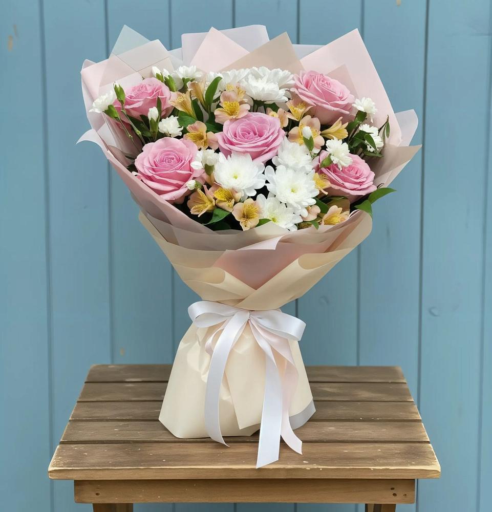 Букет цветов из: Гвоздики, Орхидеи и Розы в Новое