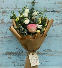 Букет цветов из:  Розы и Лизиантусы в Новое